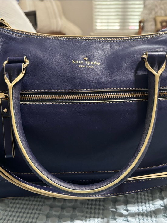 kate spade Handbags - Kate Spade handbag/shoulder bag is a great accessory fun or professional use.